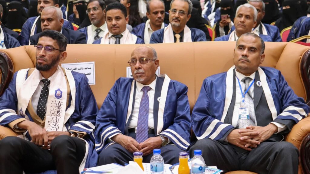 بالصور .. جامعة سيئون تحتفي بتخريج الدفعة السابعة وتكرّم أوائلها للعام الجامعي 2024–2025 بالصور .. جامعة سيئون تحتفي بتخريج الدفعة السابعة وتكرّم أوائلها للعام الجامعي 2024–2025