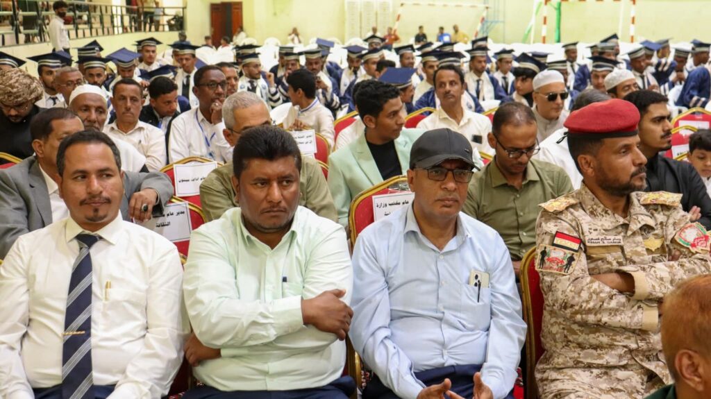 بالصور .. جامعة سيئون تحتفي بتخريج الدفعة السابعة وتكرّم أوائلها للعام الجامعي 2024–2025 بالصور .. جامعة سيئون تحتفي بتخريج الدفعة السابعة وتكرّم أوائلها للعام الجامعي 2024–2025