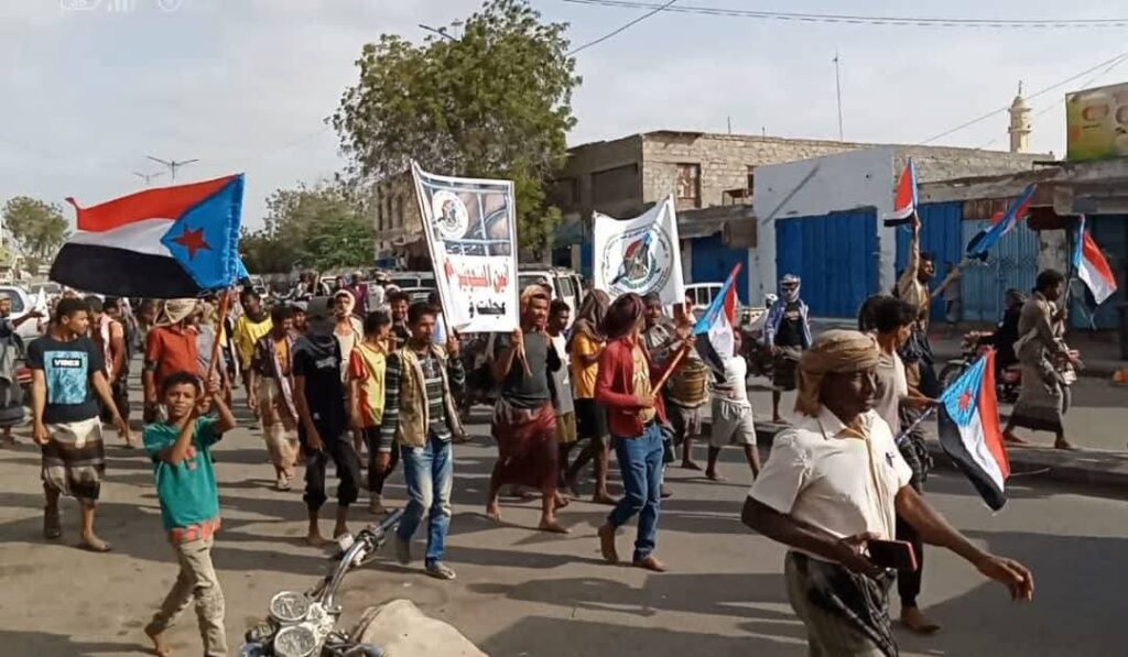 الحراك الثوري الجنوبي في ابين ينظم تظاهرة حاشدة للمطالبة بإطلاق سراح المعتقلين المخفيين قسرا في سجون ميليشيات الإحتلال الإماراتي الحراك الثوري الجنوبي في ابين ينظم تظاهرة حاشدة للمطالبة بإطلاق سراح المعتقلين المخفيين قسرا في سجون ميليشيات الإحتلال الإماراتي