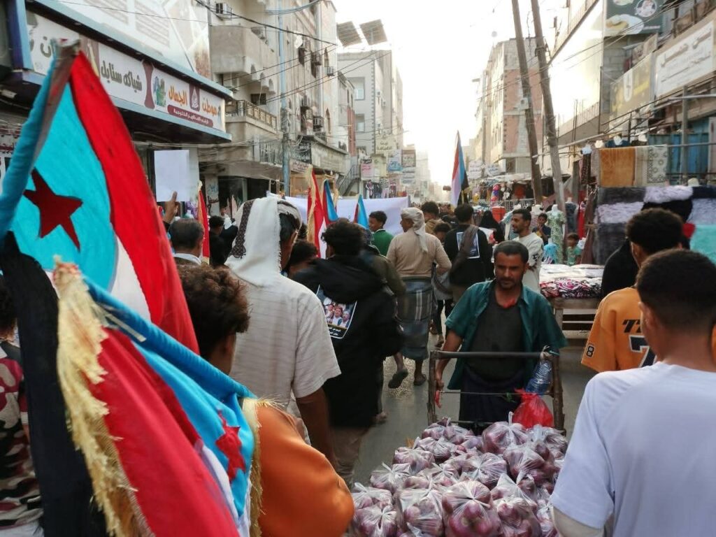 الحراك الثوري بعدن ينظم تظاهرة حاشدة تطالب الكشف عن مصير المعتقلين المخفيين قسرا وإطلاق سراحهم من سجون ميليشيات الإحتلال الإماراتي الحراك الثوري بعدن ينظم تظاهرة حاشدة تطالب الكشف عن مصير المعتقلين المخفيين قسرا وإطلاق سراحهم من سجون ميليشيات الإحتلال الإماراتي