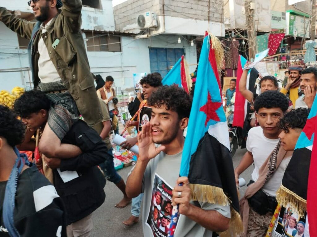 الحراك الثوري بعدن ينظم تظاهرة حاشدة تطالب الكشف عن مصير المعتقلين المخفيين قسرا وإطلاق سراحهم من سجون ميليشيات الإحتلال الإماراتي الحراك الثوري بعدن ينظم تظاهرة حاشدة تطالب الكشف عن مصير المعتقلين المخفيين قسرا وإطلاق سراحهم من سجون ميليشيات الإحتلال الإماراتي