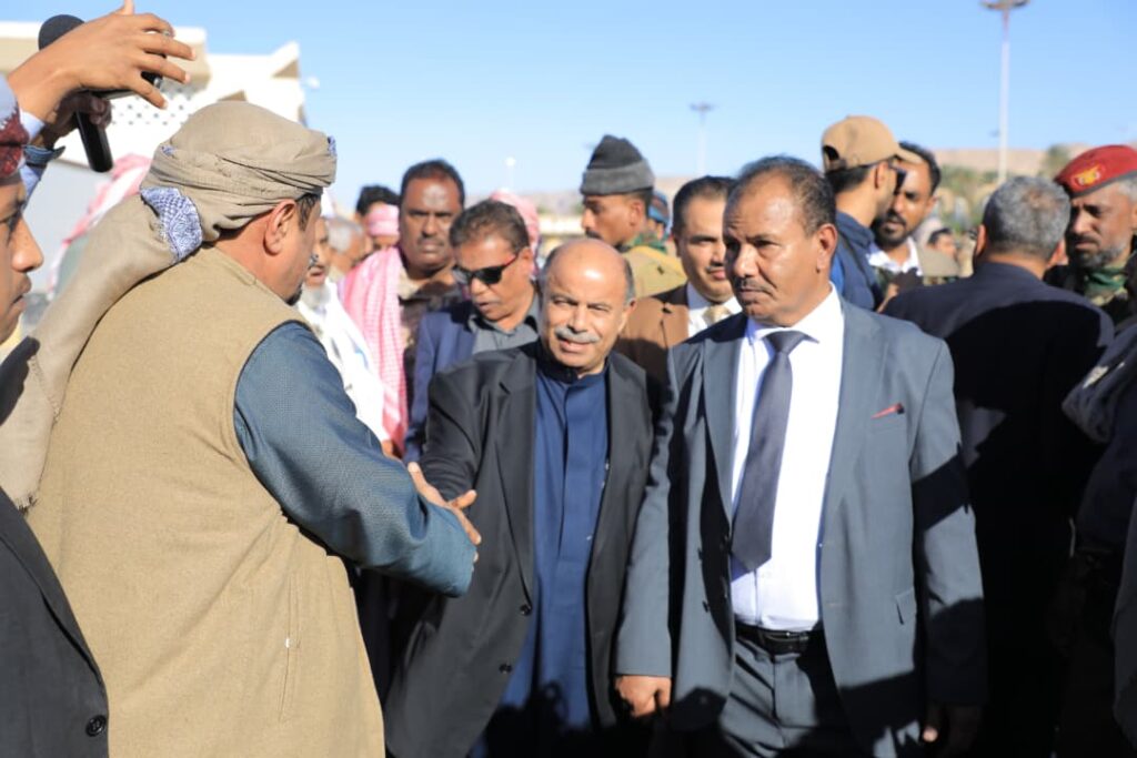 أعلن 3يناير يوم النصر .. محافظ حضرموت يصل سيئون عقب نجاح عملية "استلام المعسكرات" لتأمين الوادي وتطبيع الحياة في حضرموت أعلن 3يناير يوم النصر .. محافظ حضرموت يصل سيئون عقب نجاح عملية "استلام المعسكرات" لتأمين الوادي وتطبيع الحياة في حضرموت