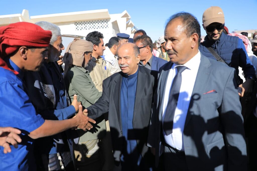 أعلن 3يناير يوم النصر .. محافظ حضرموت يصل سيئون عقب نجاح عملية "استلام المعسكرات" لتأمين الوادي وتطبيع الحياة في حضرموت أعلن 3يناير يوم النصر .. محافظ حضرموت يصل سيئون عقب نجاح عملية "استلام المعسكرات" لتأمين الوادي وتطبيع الحياة في حضرموت