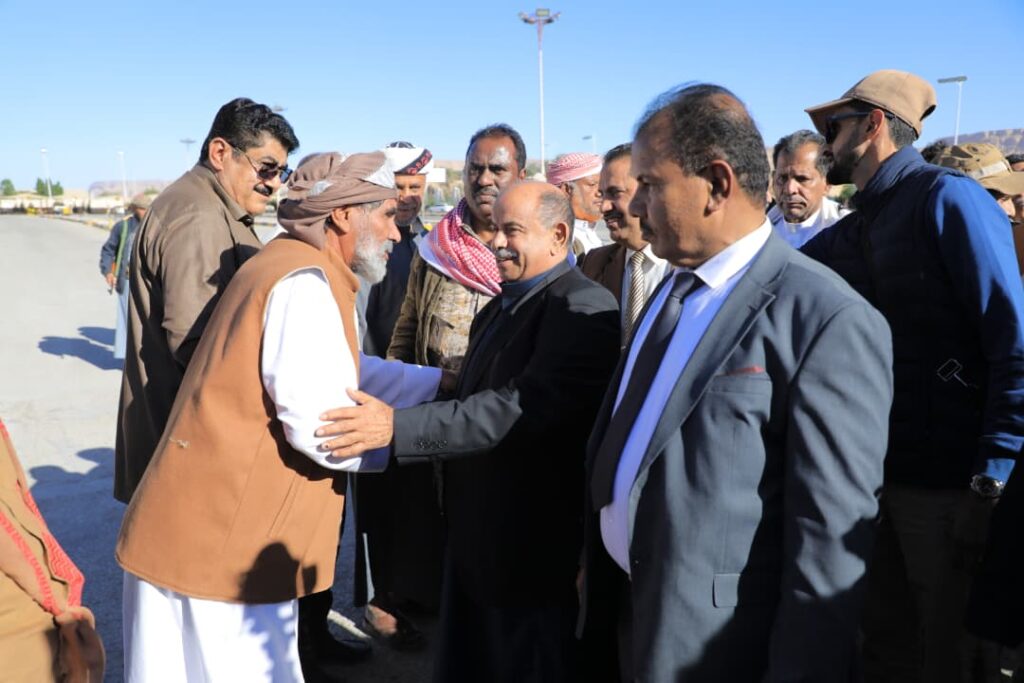 أعلن 3يناير يوم النصر .. محافظ حضرموت يصل سيئون عقب نجاح عملية "استلام المعسكرات" لتأمين الوادي وتطبيع الحياة في حضرموت أعلن 3يناير يوم النصر .. محافظ حضرموت يصل سيئون عقب نجاح عملية "استلام المعسكرات" لتأمين الوادي وتطبيع الحياة في حضرموت