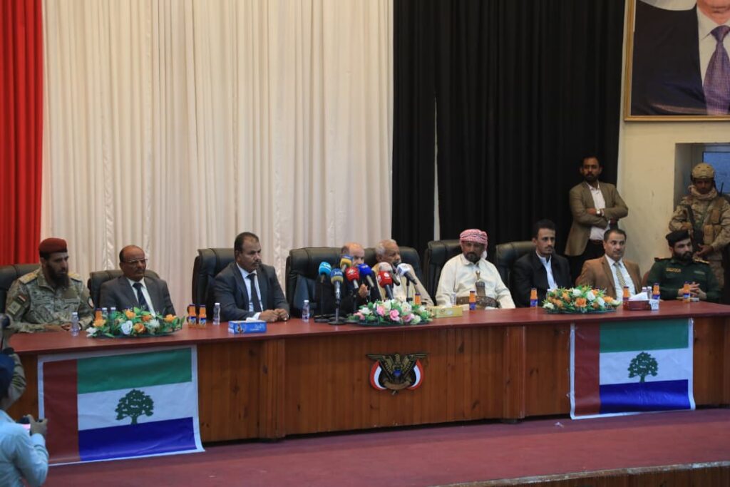 في لقاء عام بقيادة السلطة المحلية واعضاء المكتب التنفيذي وأعضاء مجلسي النواب والشورى والقيادات السياسية بوادي وصحراء حضرموت في لقاء عام بقيادة السلطة المحلية واعضاء المكتب التنفيذي وأعضاء مجلسي النواب والشورى والقيادات السياسية بوادي وصحراء حضرموت