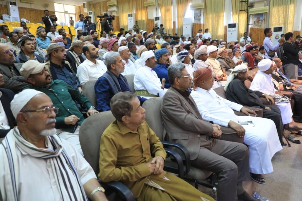 في لقاء عام بقيادة السلطة المحلية واعضاء المكتب التنفيذي وأعضاء مجلسي النواب والشورى والقيادات السياسية بوادي وصحراء حضرموت في لقاء عام بقيادة السلطة المحلية واعضاء المكتب التنفيذي وأعضاء مجلسي النواب والشورى والقيادات السياسية بوادي وصحراء حضرموت