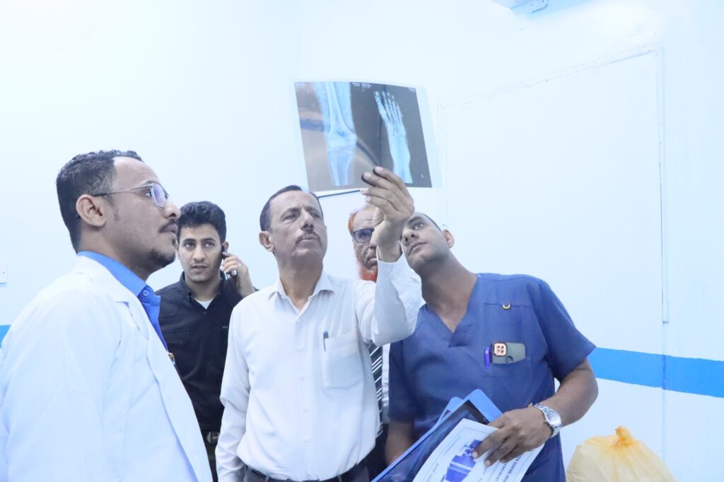 الدكتور العمودي يتفقد الجرحى بهيئة مستشفى سيئون ومستشفى بن زيلع الحديث الدكتور العمودي يتفقد الجرحى بهيئة مستشفى سيئون ومستشفى بن زيلع الحديث