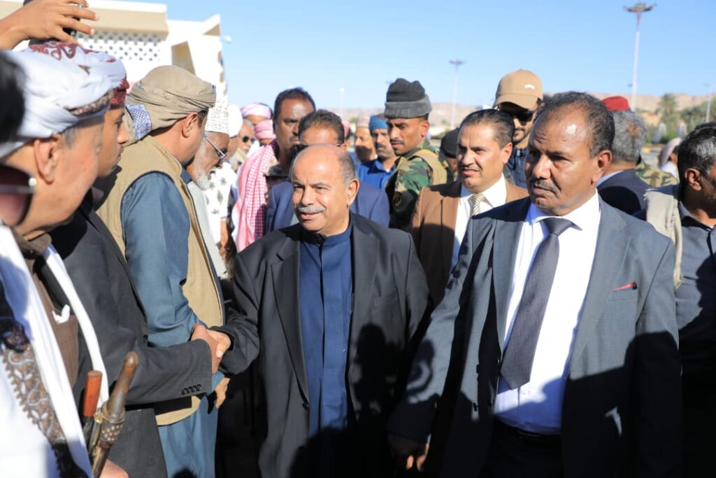 أعلن 3 يناير يوم النصر :محافظ حضرموت يصل سيئون عقب نجاح عملية "استلام المعسكرات" لتأمين الوادي وتطبيع الحياة في حضرموت "صور" أعلن 3 يناير يوم النصر :محافظ حضرموت يصل سيئون عقب نجاح عملية "استلام المعسكرات" لتأمين الوادي وتطبيع الحياة في حضرموت "صور"