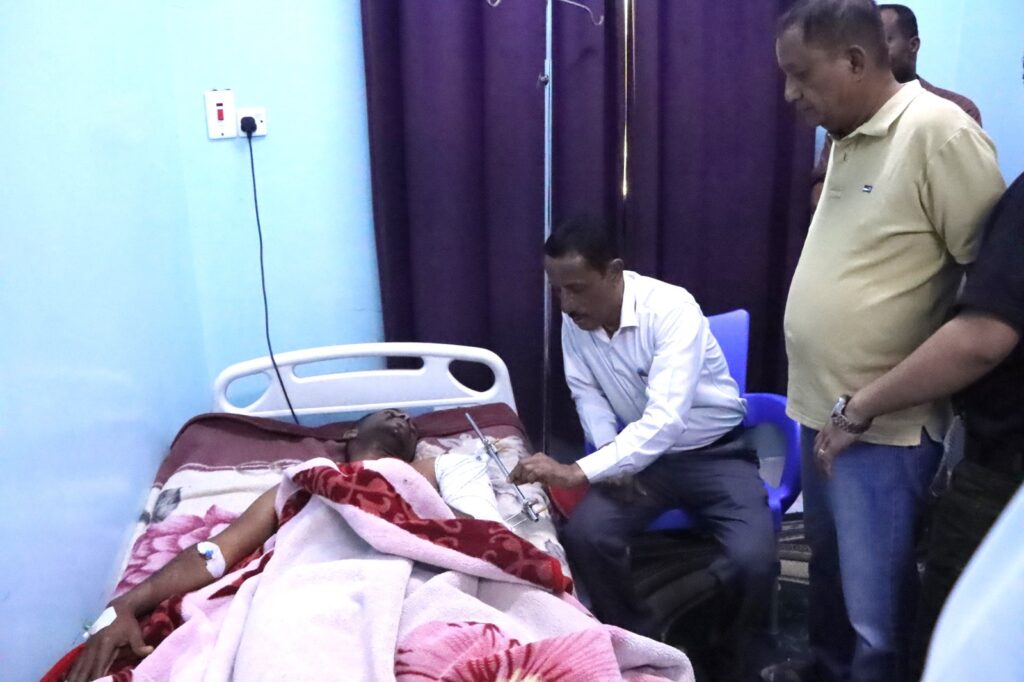 الدكتور العمودي يتفقد الجرحى بهيئة مستشفى سيئون ومستشفى بن زيلع الحديث الدكتور العمودي يتفقد الجرحى بهيئة مستشفى سيئون ومستشفى بن زيلع الحديث