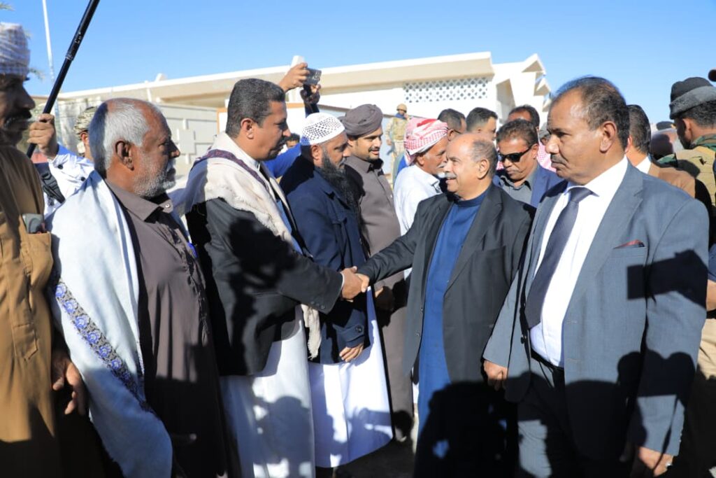 أعلن 3 يناير يوم النصر :محافظ حضرموت يصل سيئون عقب نجاح عملية "استلام المعسكرات" لتأمين الوادي وتطبيع الحياة في حضرموت "صور" أعلن 3 يناير يوم النصر :محافظ حضرموت يصل سيئون عقب نجاح عملية "استلام المعسكرات" لتأمين الوادي وتطبيع الحياة في حضرموت "صور"