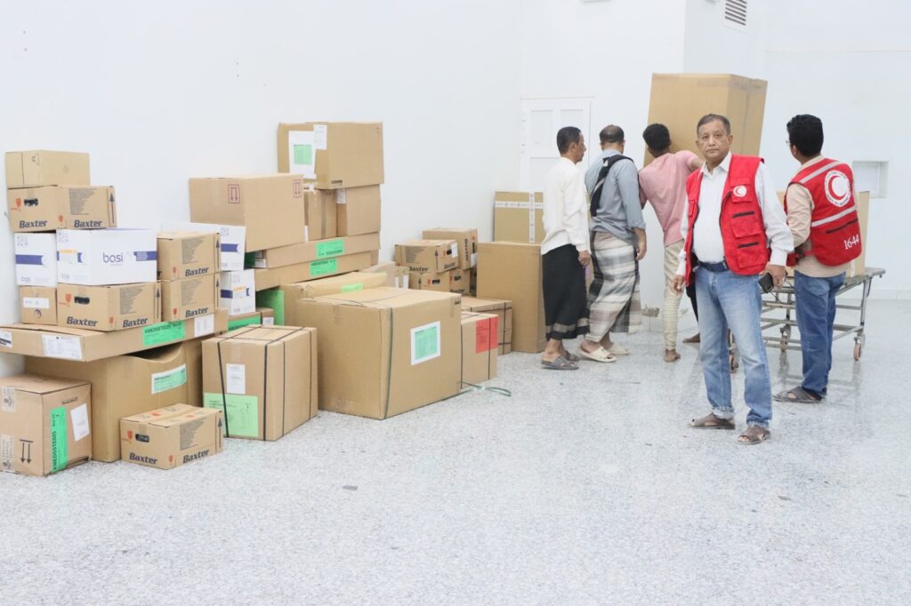 بدعم من اللجنة الدولية للصليب الأحمر بعدن:جمعية الهلال الأحمر اليمني بحضرموت تسلم هيئة مستشفى سيئون ومستشفى القطن ادوية ومستلزمات طبية لأقسام الطوارئ بدعم من اللجنة الدولية للصليب الأحمر بعدن:جمعية الهلال الأحمر اليمني بحضرموت تسلم هيئة مستشفى سيئون ومستشفى القطن ادوية ومستلزمات طبية لأقسام الطوارئ