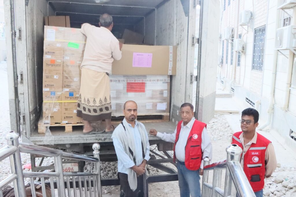 بدعم من اللجنة الدولية للصليب الأحمر بعدن:جمعية الهلال الأحمر اليمني بحضرموت تسلم هيئة مستشفى سيئون ومستشفى القطن ادوية ومستلزمات طبية لأقسام الطوارئ بدعم من اللجنة الدولية للصليب الأحمر بعدن:جمعية الهلال الأحمر اليمني بحضرموت تسلم هيئة مستشفى سيئون ومستشفى القطن ادوية ومستلزمات طبية لأقسام الطوارئ