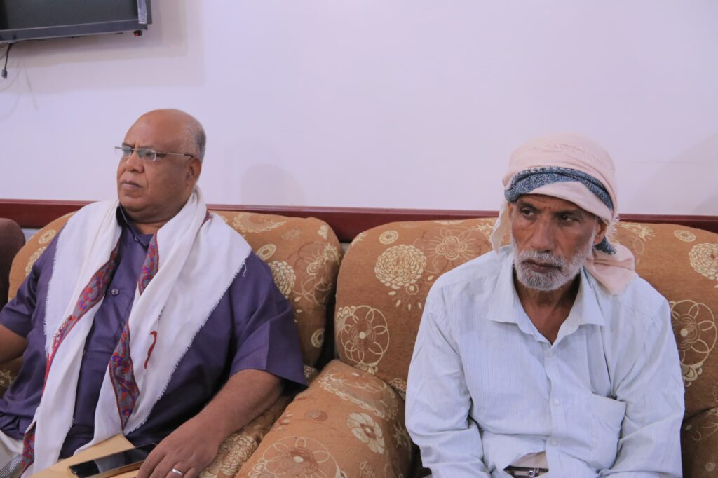 اجتماع استثنائي للمكتب التنفيذي بمديرية شبام لبحث وتطبيع الحياة وتعزيز الخدمات ودعم جهود الأمن والاستقرار بالمديرية اجتماع استثنائي للمكتب التنفيذي بمديرية شبام لبحث وتطبيع الحياة وتعزيز الخدمات ودعم جهود الأمن والاستقرار بالمديرية