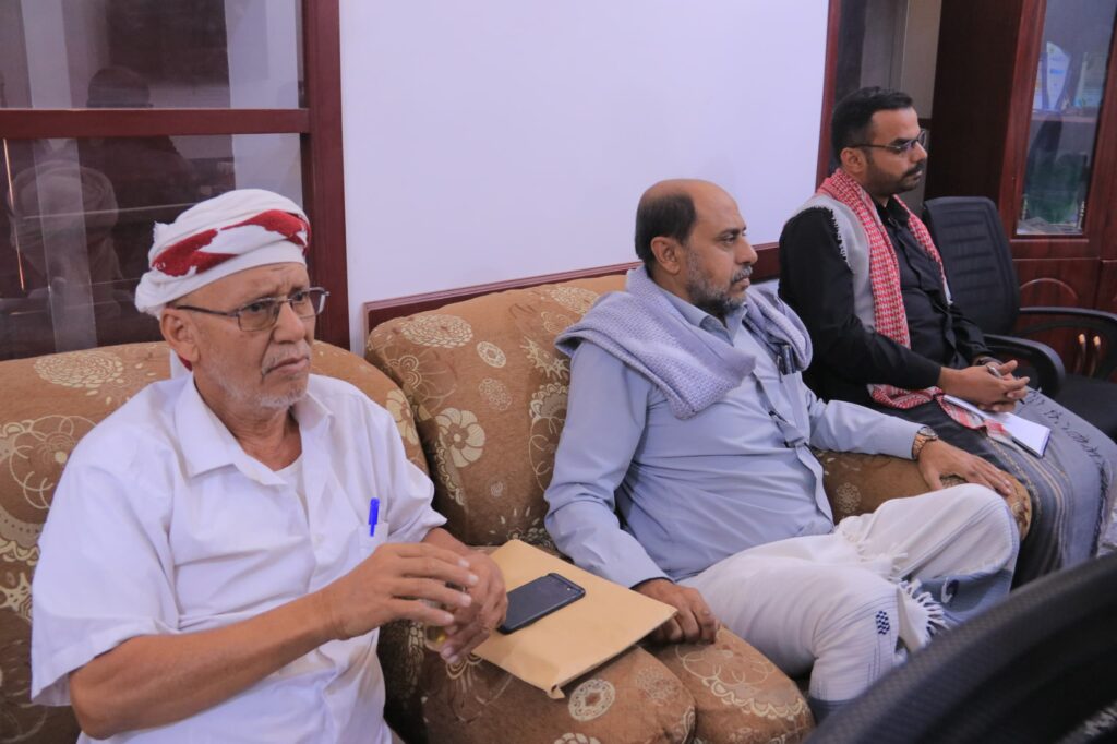 اجتماع استثنائي للمكتب التنفيذي بمديرية شبام لبحث وتطبيع الحياة وتعزيز الخدمات ودعم جهود الأمن والاستقرار بالمديرية اجتماع استثنائي للمكتب التنفيذي بمديرية شبام لبحث وتطبيع الحياة وتعزيز الخدمات ودعم جهود الأمن والاستقرار بالمديرية