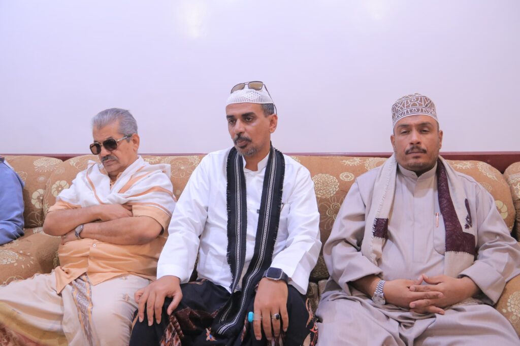 اجتماع استثنائي للمكتب التنفيذي بمديرية شبام لبحث وتطبيع الحياة وتعزيز الخدمات ودعم جهود الأمن والاستقرار بالمديرية اجتماع استثنائي للمكتب التنفيذي بمديرية شبام لبحث وتطبيع الحياة وتعزيز الخدمات ودعم جهود الأمن والاستقرار بالمديرية