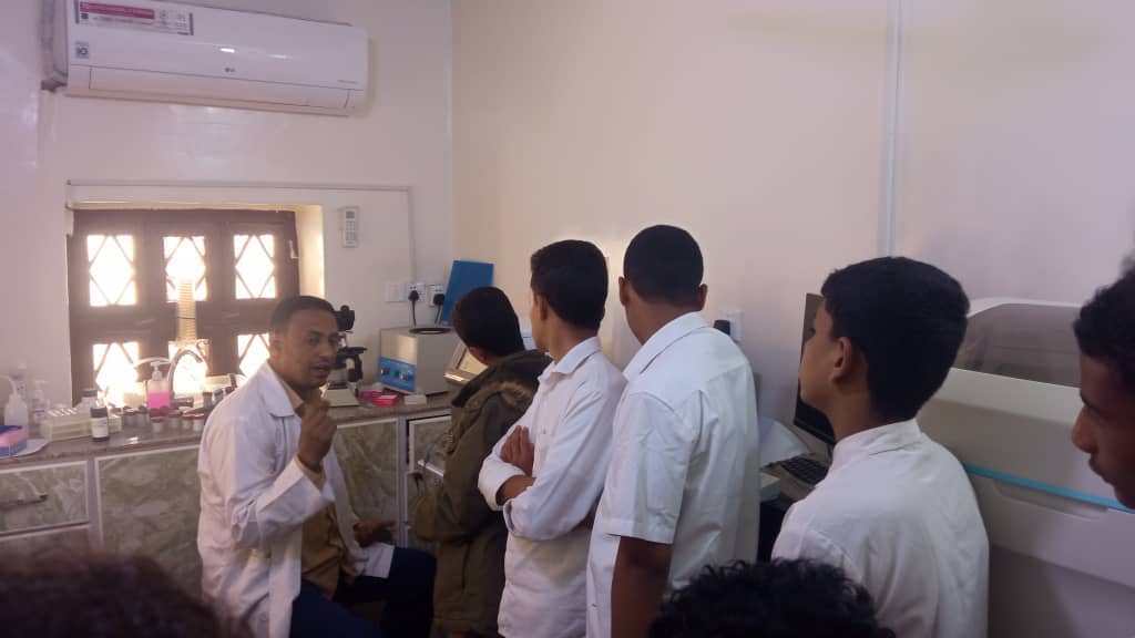 طلاب مدرسة عبدالله بن سميط بشبام في زيارة استطلاعية للمستوصف الصحي بالمدينة طلاب مدرسة عبدالله بن سميط بشبام في زيارة استطلاعية للمستوصف الصحي بالمدينة