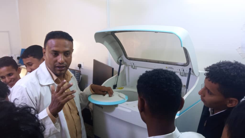 طلاب مدرسة عبدالله بن سميط بشبام في زيارة استطلاعية للمستوصف الصحي بالمدينة طلاب مدرسة عبدالله بن سميط بشبام في زيارة استطلاعية للمستوصف الصحي بالمدينة