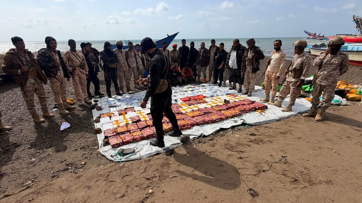 الحملة الأمنية لقوات العمالقة الجنوبية تضبط ربع طن من المخـ.ـدرات على متن قارب في باب المندب الحملة الأمنية لقوات العمالقة الجنوبية تضبط ربع طن من المخـ.ـدرات على متن قارب في باب المندب