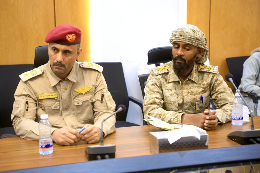 محافظ حضرموت يناقش الأوضاع العسكرية والأمنية ويشيد بجهود تطبيع الحياة بالمحافظة محافظ حضرموت يناقش الأوضاع العسكرية والأمنية ويشيد بجهود تطبيع الحياة بالمحافظة