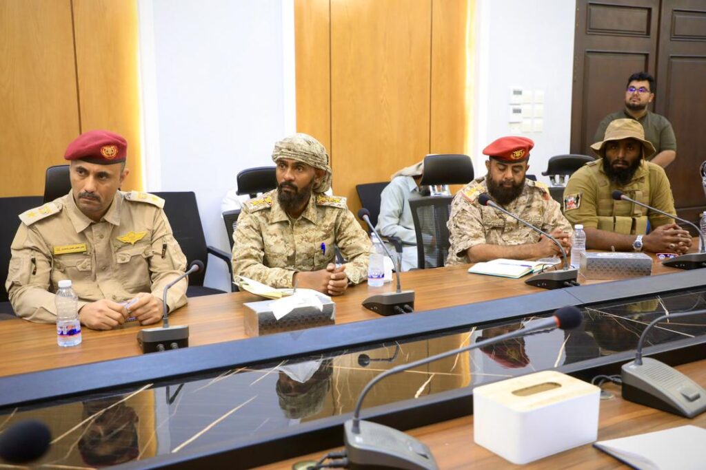 محافظ حضرموت يناقش الأوضاع العسكرية والأمنية ويشيد بجهود تطبيع الحياة بالمحافظة محافظ حضرموت يناقش الأوضاع العسكرية والأمنية ويشيد بجهود تطبيع الحياة بالمحافظة