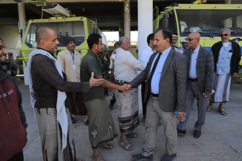 الوكيل العامري يطلع على جهود إعادة تشغيل مطار سيئون الدولي وعدد من المرافق بعد الأحداث الأخيرة الوكيل العامري يطلع على جهود إعادة تشغيل مطار سيئون الدولي وعدد من المرافق بعد الأحداث الأخيرة