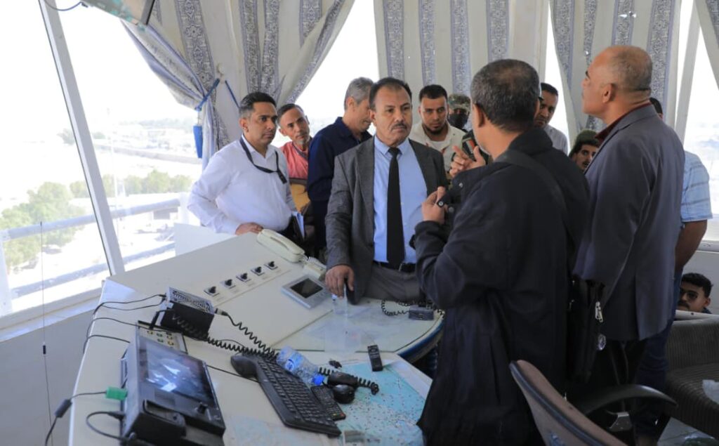 الوكيل العامري يطلع على جهود إعادة تشغيل مطار سيئون الدولي وعدد من المرافق بعد الأحداث الأخيرة الوكيل العامري يطلع على جهود إعادة تشغيل مطار سيئون الدولي وعدد من المرافق بعد الأحداث الأخيرة