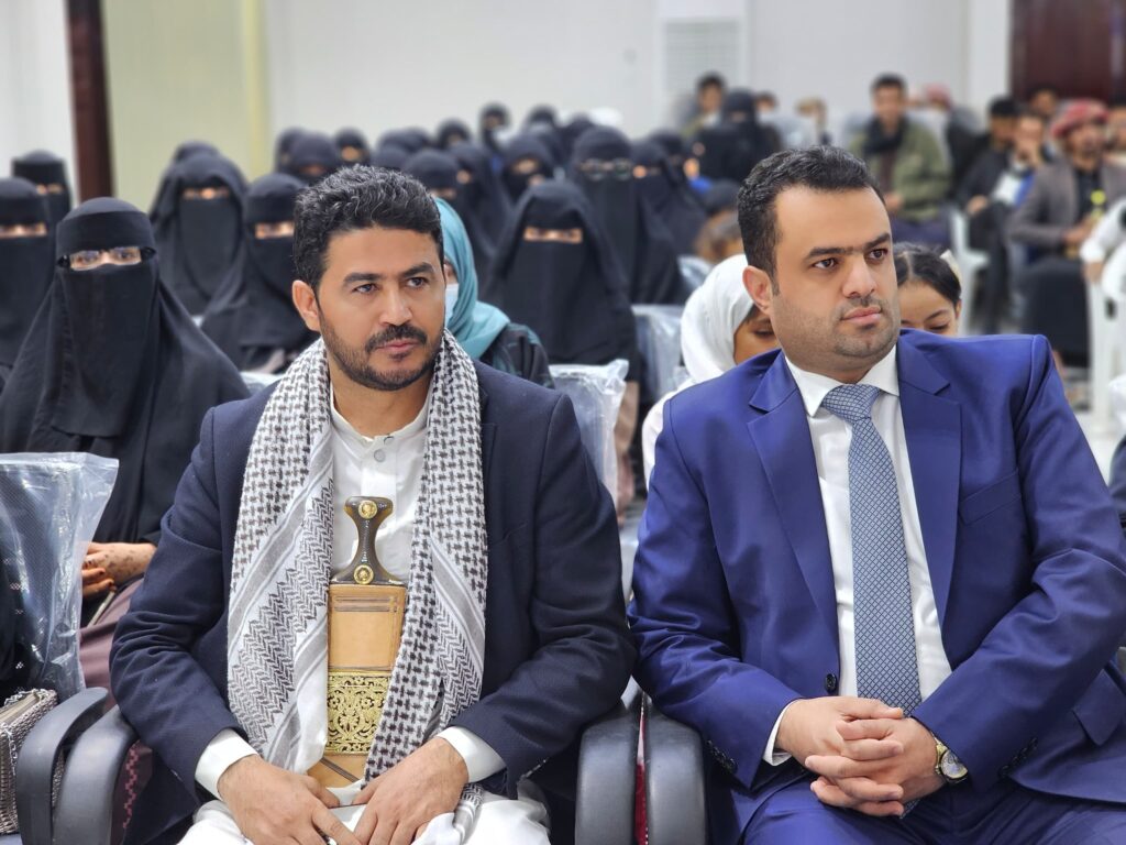 مكتب الشباب بمدينة مأرب يختتم أنشطته ويكريم أوائل الدبلومات في البرامج الشبابية. مكتب الشباب بمدينة مأرب يختتم أنشطته ويكريم أوائل الدبلومات في البرامج الشبابية.