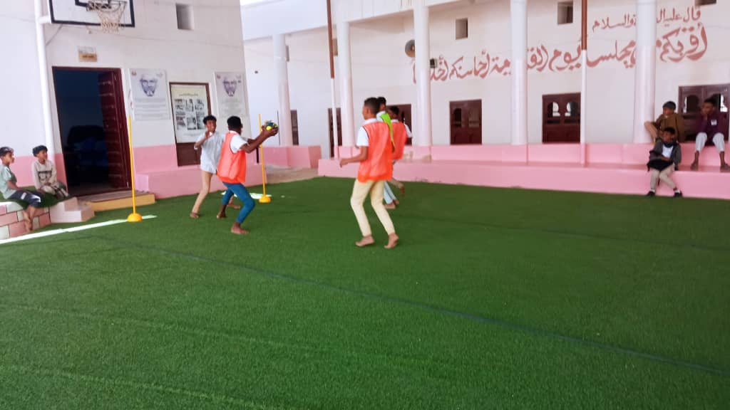 مدرسة بن سميط بشبام تدشن نشاطها الرياضي في الكرة الطائرة واليد مدرسة بن سميط بشبام تدشن نشاطها الرياضي في الكرة الطائرة واليد