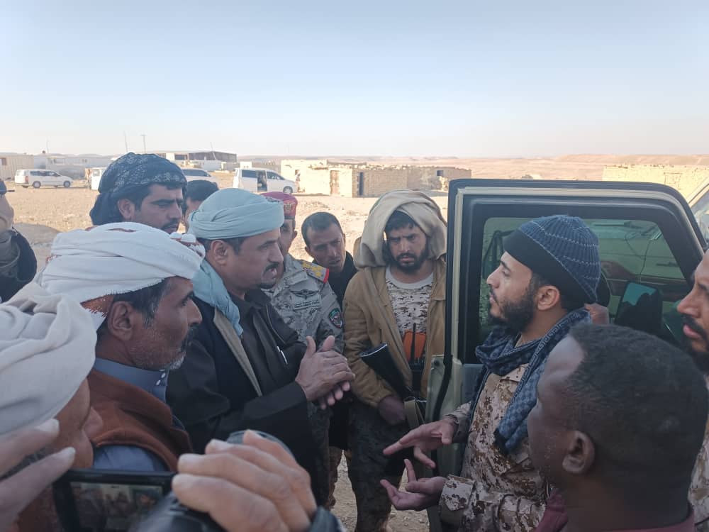 برئاسة عضو الهيئة العليا للمرجعية الشيخ يحيى باصمد .. وساطة قبلية تنجح في إطلاق سراح 120 محجتزاً لدى قوات الطوارئ فى معسكر الأدواس برئاسة عضو الهيئة العليا للمرجعية الشيخ يحيى باصمد .. وساطة قبلية تنجح في إطلاق سراح 120 محجتزاً لدى قوات الطوارئ فى معسكر الأدواس