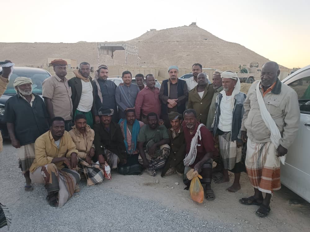 برئاسة عضو الهيئة العليا للمرجعية الشيخ يحيى باصمد .. وساطة قبلية تنجح في إطلاق سراح 120 محجتزاً لدى قوات الطوارئ فى معسكر الأدواس برئاسة عضو الهيئة العليا للمرجعية الشيخ يحيى باصمد .. وساطة قبلية تنجح في إطلاق سراح 120 محجتزاً لدى قوات الطوارئ فى معسكر الأدواس