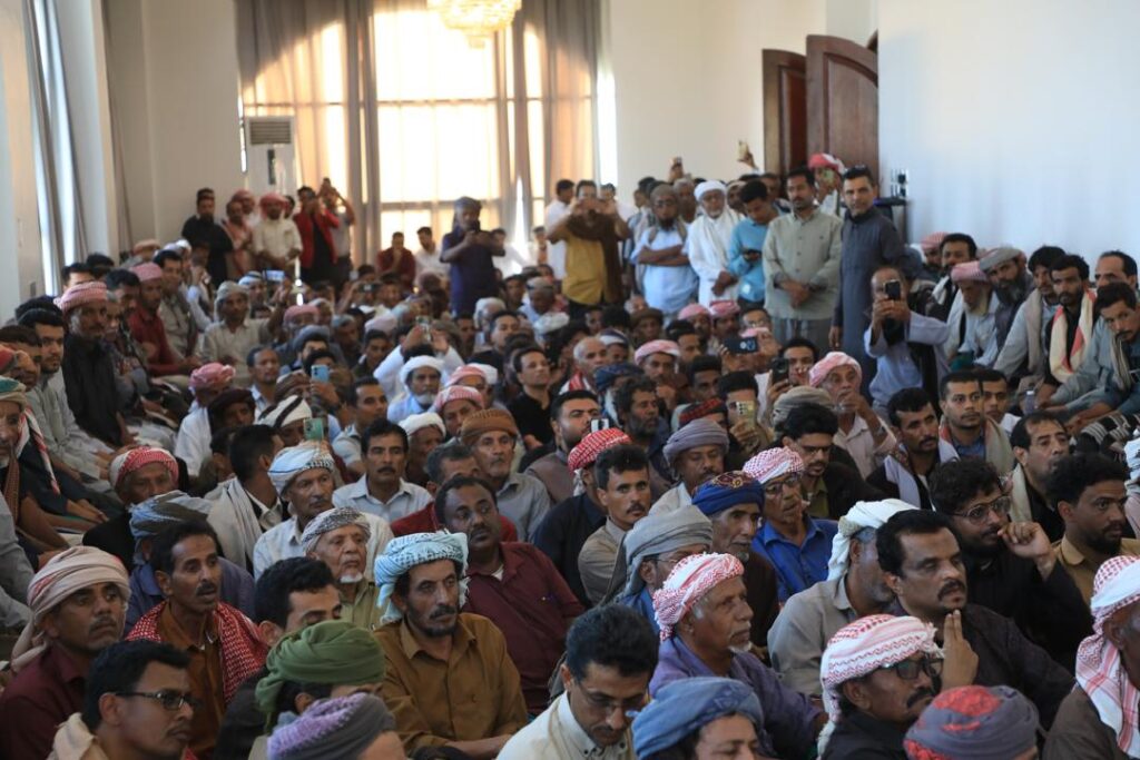 محافظ حضرموت يلتقي وفدا من المناصب والمقادِمة من مختلف قبائل حضرموت ويؤكد أهمية التكاتف للحفاظ على استقرار المحافظة محافظ حضرموت يلتقي وفدا من المناصب والمقادِمة من مختلف قبائل حضرموت ويؤكد أهمية التكاتف للحفاظ على استقرار المحافظة