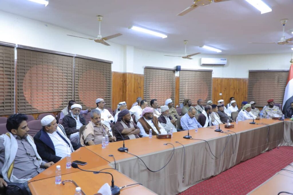 الوكيل العامري يلتقي وجهاء وأعيان وعُقّال مديريتي شبام والقطن لبحث تعزيز الأمن والاستقرار الوكيل العامري يلتقي وجهاء وأعيان وعُقّال مديريتي شبام والقطن لبحث تعزيز الأمن والاستقرار