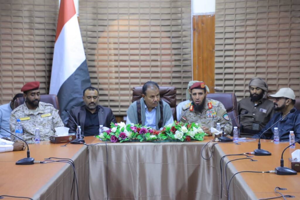 الوكيل العامري يلتقي وجهاء وأعيان وعُقّال مديريتي شبام والقطن لبحث تعزيز الأمن والاستقرار الوكيل العامري يلتقي وجهاء وأعيان وعُقّال مديريتي شبام والقطن لبحث تعزيز الأمن والاستقرار