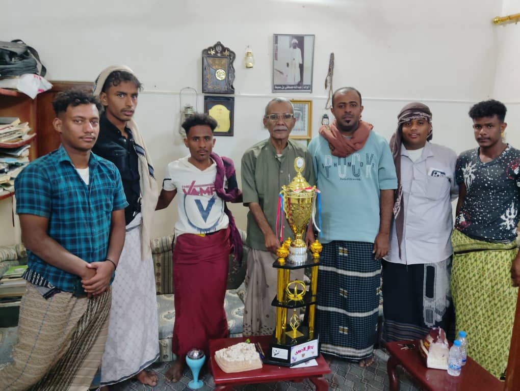 بعد تحقيقهم إنجاز رياضي جديد فريق الجمرك بشبام يزور الشخصية الاجتماعية والإعلامية علوي بن سميط بعد تحقيقهم إنجاز رياضي جديد فريق الجمرك بشبام يزور الشخصية الاجتماعية والإعلامية علوي بن سميط