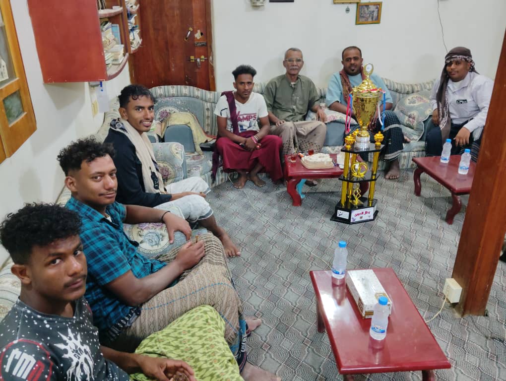 بعد تحقيقهم إنجاز رياضي جديد فريق الجمرك بشبام يزور الشخصية الاجتماعية والإعلامية علوي بن سميط بعد تحقيقهم إنجاز رياضي جديد فريق الجمرك بشبام يزور الشخصية الاجتماعية والإعلامية علوي بن سميط