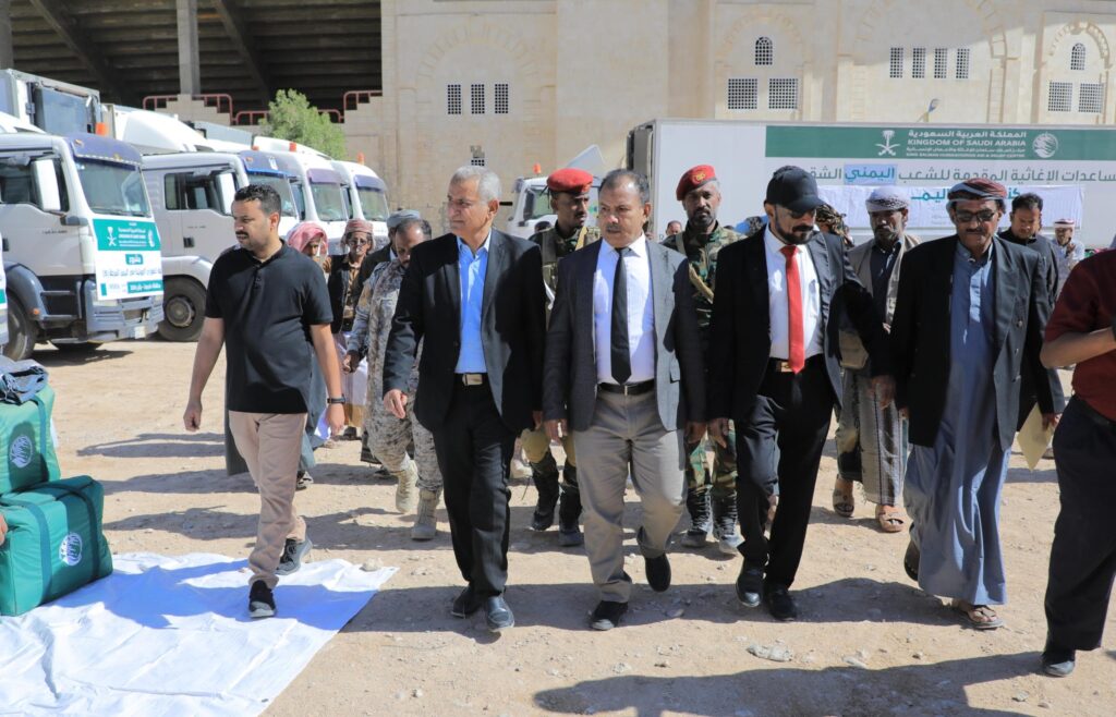 الوكيل العامري يدشن تنفيذ أربعة مشاريع إنسانية ممولة من مركز الملك سلمان للإغاثة بوادي وصحراء حضرموت الوكيل العامري يدشن تنفيذ أربعة مشاريع إنسانية ممولة من مركز الملك سلمان للإغاثة بوادي وصحراء حضرموت