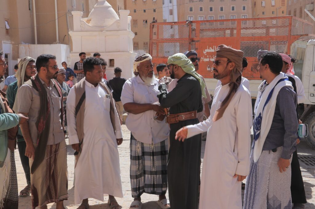 مدير عام شبام يؤكد لا أضرار بشرية جراء إنهيار منزل عقب تفقده ميدانيًا ويوجه بسرعة رفع المخلفات مدير عام شبام يؤكد لا أضرار بشرية جراء إنهيار منزل عقب تفقده ميدانيًا ويوجه بسرعة رفع المخلفات