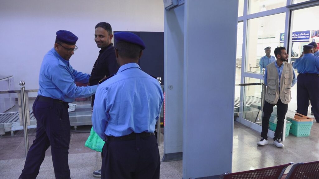 استئناف مهام أمن مطار سيئون الدولي وجوازات المطار بالتزامن مع تدشين الرحلات الجوية استئناف مهام أمن مطار سيئون الدولي وجوازات المطار بالتزامن مع تدشين الرحلات الجوية