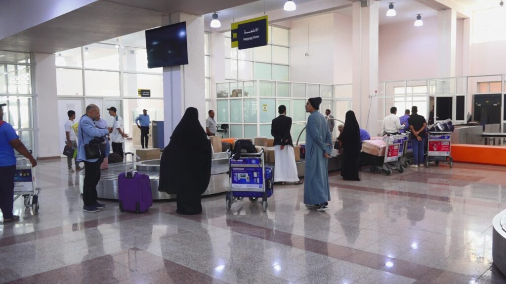 استئناف مهام أمن مطار سيئون الدولي وجوازات المطار بالتزامن مع تدشين الرحلات الجوية استئناف مهام أمن مطار سيئون الدولي وجوازات المطار بالتزامن مع تدشين الرحلات الجوية