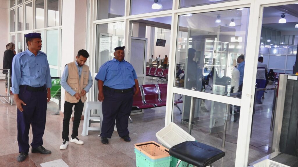 استئناف مهام أمن مطار سيئون الدولي وجوازات المطار بالتزامن مع تدشين الرحلات الجوية استئناف مهام أمن مطار سيئون الدولي وجوازات المطار بالتزامن مع تدشين الرحلات الجوية