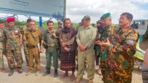 قيادات من الحزام الأمني ومكافحة (...) يتفقدون النقاط الأمنية في أبين للاطلاع على مستوى الجاهزية - قيادات من الحزام الأمني ومكافحة (...) يتفقدون النقاط الأمنية في أبين للاطلاع على مستوى الجاهزية -