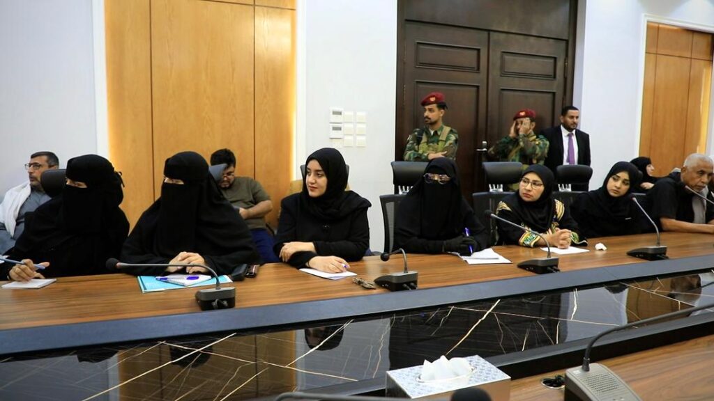 عضو مجلس القيادة الرئاسي محافظ حضرموت يعقد لقاءً موسعًا مع الأحزاب والمكونات السياسية وممثلي مكونات المجتمع عضو مجلس القيادة الرئاسي محافظ حضرموت يعقد لقاءً موسعًا مع الأحزاب والمكونات السياسية وممثلي مكونات المجتمع