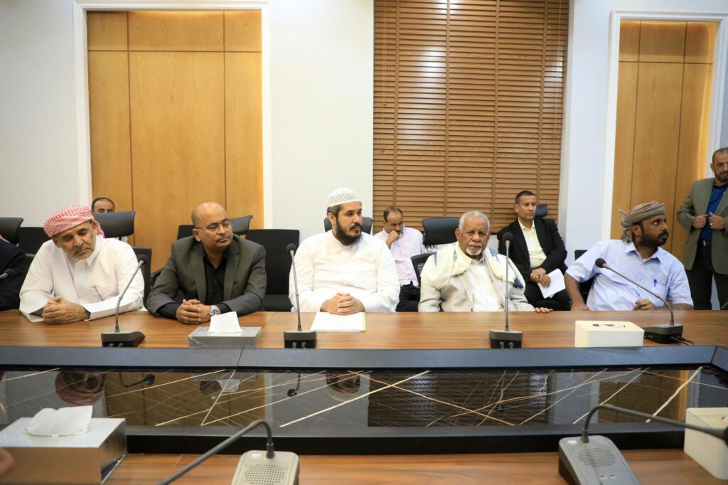 عضو مجلس القيادة الرئاسي محافظ حضرموت يعقد لقاءً موسعًا مع الأحزاب والمكونات السياسية وممثلي مكونات المجتمع عضو مجلس القيادة الرئاسي محافظ حضرموت يعقد لقاءً موسعًا مع الأحزاب والمكونات السياسية وممثلي مكونات المجتمع