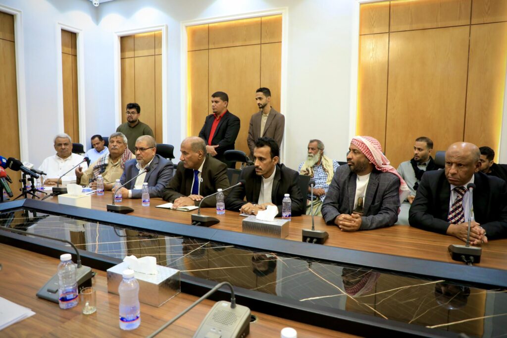 عضو مجلس القيادة الرئاسي محافظ حضرموت يعقد لقاءً موسعًا مع الأحزاب والمكونات السياسية وممثلي مكونات المجتمع عضو مجلس القيادة الرئاسي محافظ حضرموت يعقد لقاءً موسعًا مع الأحزاب والمكونات السياسية وممثلي مكونات المجتمع