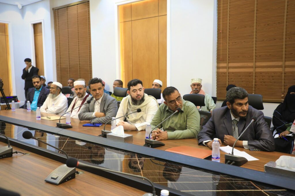 عضو مجلس القيادة الرئاسي محافظ حضرموت يعقد لقاءً موسعًا مع الأحزاب والمكونات السياسية وممثلي مكونات المجتمع عضو مجلس القيادة الرئاسي محافظ حضرموت يعقد لقاءً موسعًا مع الأحزاب والمكونات السياسية وممثلي مكونات المجتمع