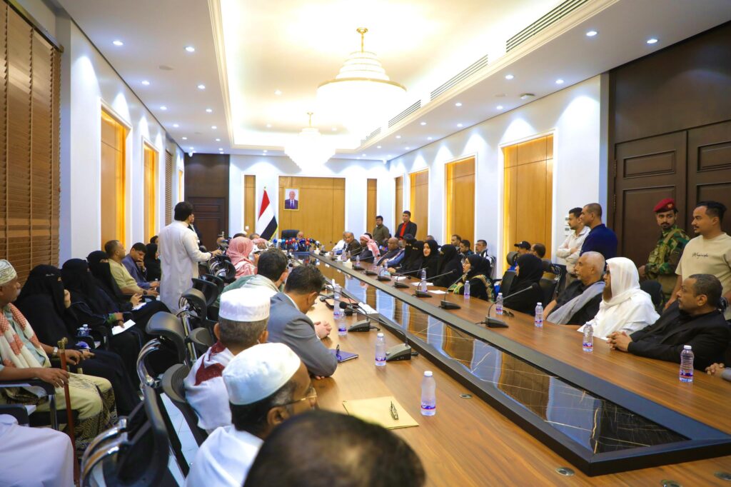 عضو مجلس القيادة الرئاسي محافظ حضرموت يعقد لقاءً موسعًا مع الأحزاب والمكونات السياسية وممثلي مكونات المجتمع عضو مجلس القيادة الرئاسي محافظ حضرموت يعقد لقاءً موسعًا مع الأحزاب والمكونات السياسية وممثلي مكونات المجتمع