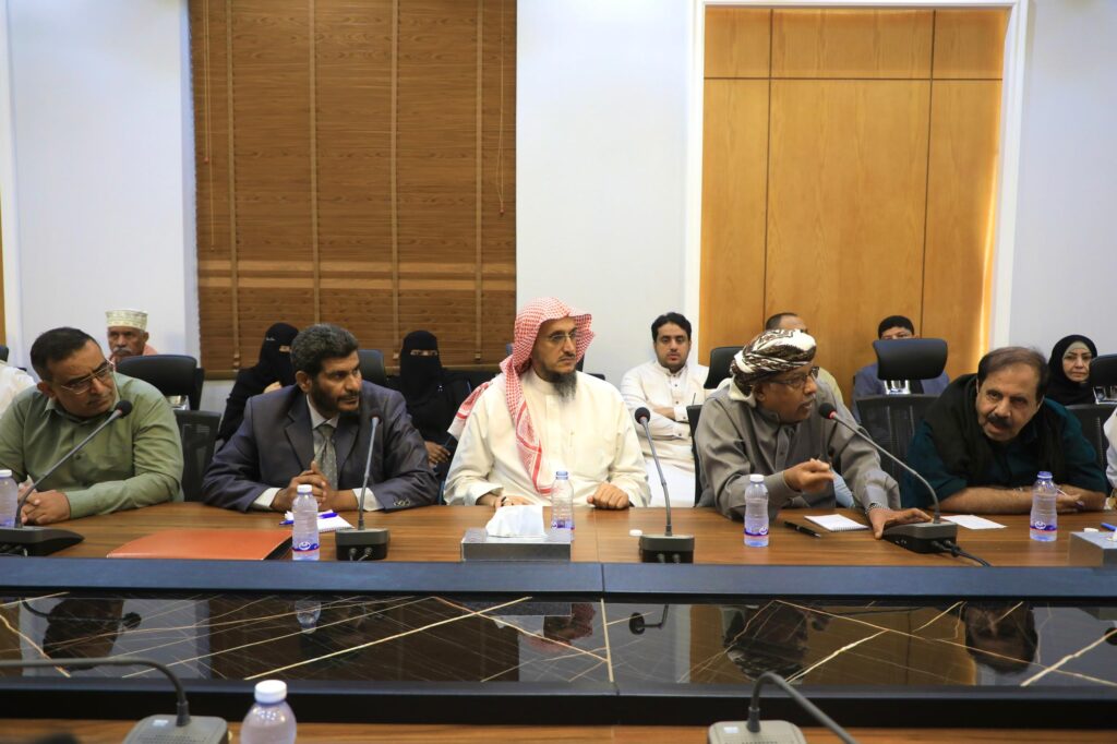 عضو مجلس القيادة الرئاسي محافظ حضرموت يعقد لقاءً موسعًا مع الأحزاب والمكونات السياسية وممثلي مكونات المجتمع عضو مجلس القيادة الرئاسي محافظ حضرموت يعقد لقاءً موسعًا مع الأحزاب والمكونات السياسية وممثلي مكونات المجتمع