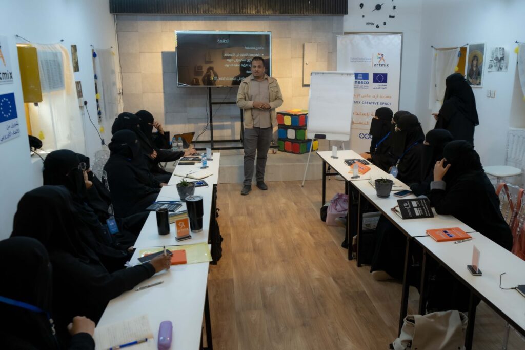 مدير عام شبام يؤكد دعم السلطة المحلية للمبادرات والمساحات الثقافية الإبداعية بالمديرية مدير عام شبام يؤكد دعم السلطة المحلية للمبادرات والمساحات الثقافية الإبداعية بالمديرية