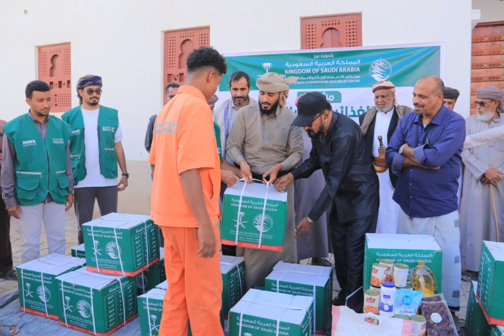 مدير عام شبام يدشّن التدخلات الغذائية الطارئة للفئات الأشد احتياجًا ويشيد بدعم المملكة العربية السعودية مدير عام شبام يدشّن التدخلات الغذائية الطارئة للفئات الأشد احتياجًا ويشيد بدعم المملكة العربية السعودية