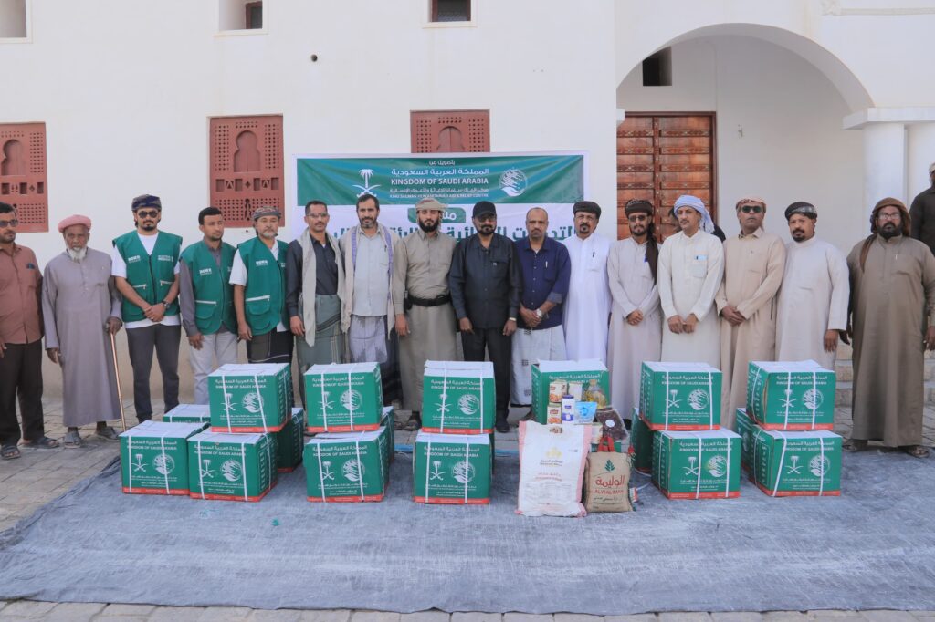 مدير عام شبام يدشّن التدخلات الغذائية الطارئة للفئات الأشد احتياجًا ويشيد بدعم المملكة العربية السعودية مدير عام شبام يدشّن التدخلات الغذائية الطارئة للفئات الأشد احتياجًا ويشيد بدعم المملكة العربية السعودية